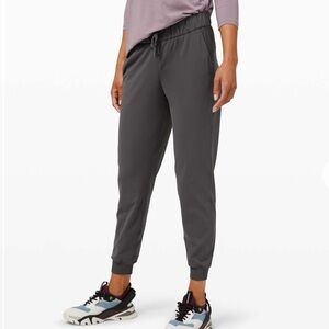Lululemon On The Fly Jogger in Gray Size 14